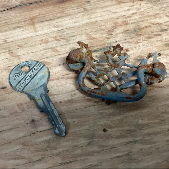 Volkswagen Other - Vintage Fur Volkswagen Key w/ Free Vintage Drawer Pull - Collectibles - Rare